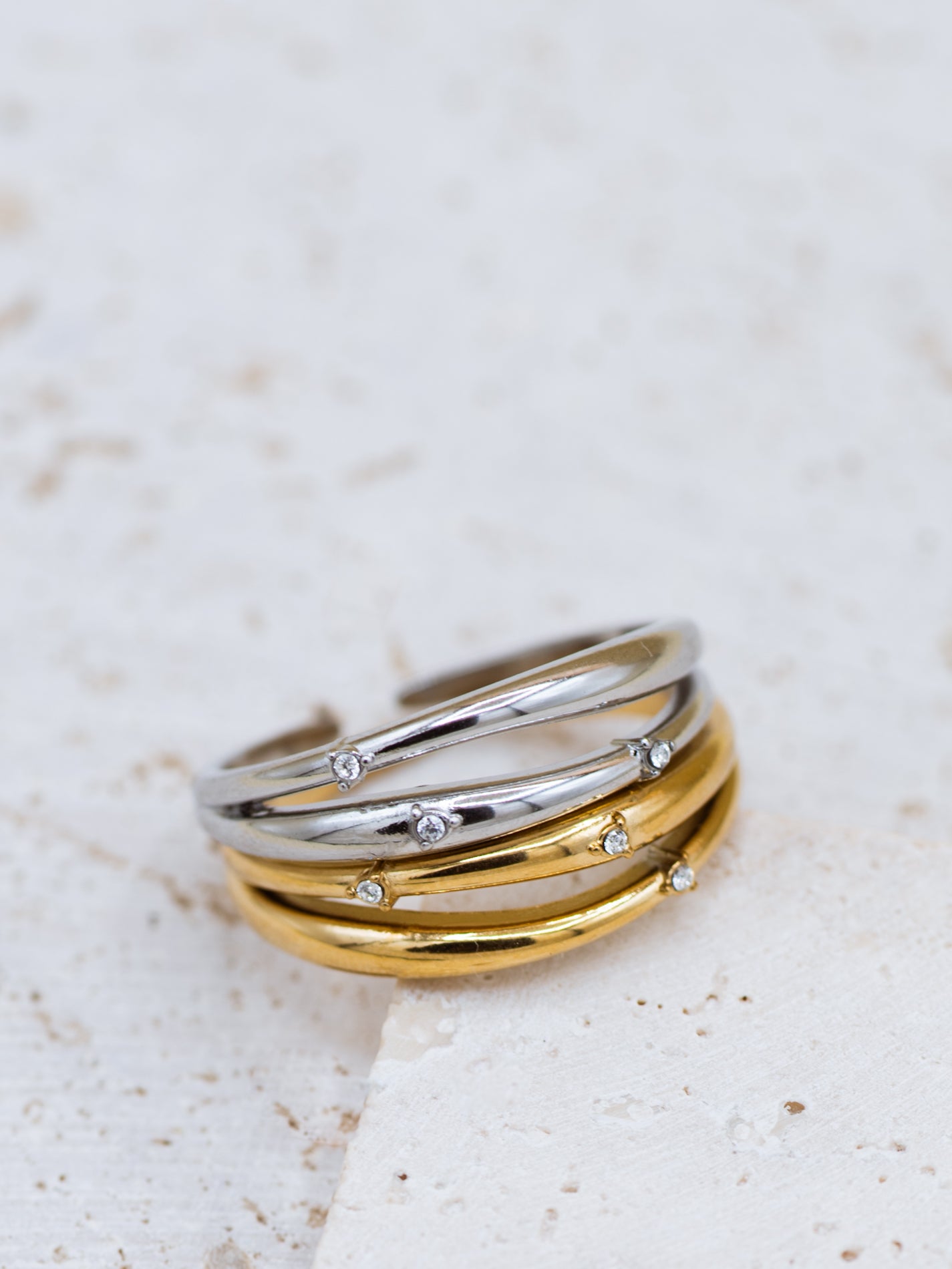 Anello fascia zirconi